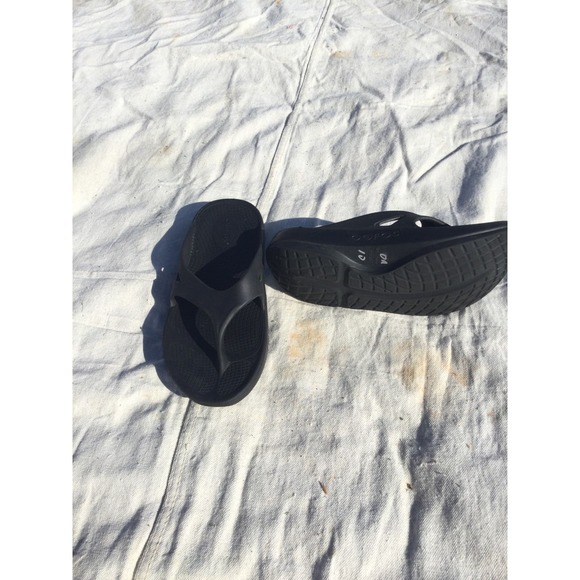 OOFOS Shoes - Oofos mens 8 womens 10 41 black flip flops sandals comfort recovery athlete